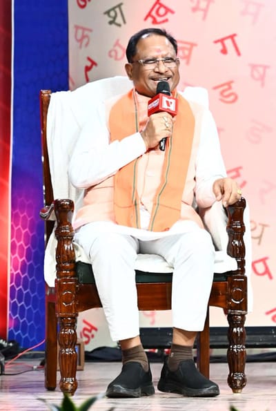 मुख्यमंत्री विष्णु देव साय के हाथों 12वीं बोर्ड के टॉपर विद्यार्थियों का हुआ सम्मान