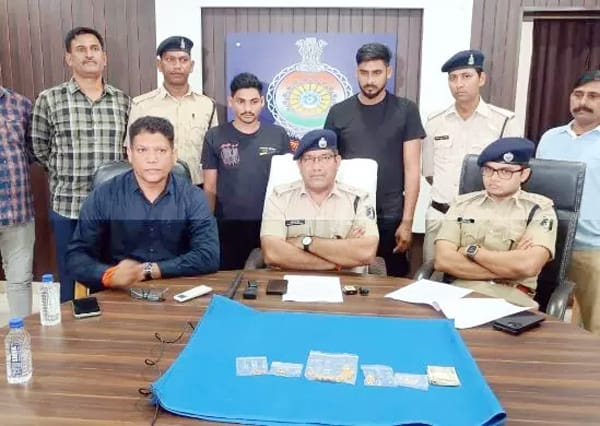 डकैती का खुलासा, दंपति को बंधक बनाकर दिये थे घटना को अंजाम, दुर्ग पुलिस ने एमपी के धार से ऐसे पकड़ा, माल खपाने वाला भी गिरफ्तार