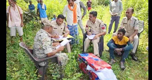 आठ माह पूर्व हुए हत्या का खुला राज, पत्नी ने प्रेमी के साथ मिलकर पति को उतारा था मौत के घाट, पुलिस ने पीएम कराने कब्र से निकाला शव