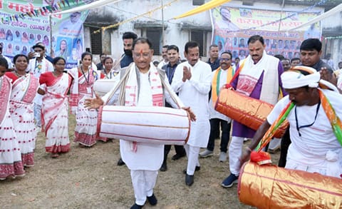 पुरखों के दिखाए राह का अनुसरण हमारी जिम्मेदारी : मुख्यमंत्री विष्णु देव साय पुरखों के दिखाए राह का अनुसरण हमारी जिम्मेदारी : मुख्यमंत्री विष्णु देव साय