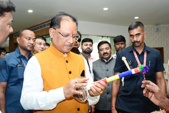 छत्तीसगढ़ हरित शिखर सम्मेलन का शुभारंभ, पारंपरिक हर्बल उत्पादों और लोक कला का मुख्यमंत्री विष्णु देव साय नेकिया अवलोकन छत्तीसगढ़ हरित शिखर सम्मेलन का शुभारंभ, पारंपरिक हर्बल उत्पादों और लोक कला का मुख्यमंत्री विष्णु देव साय नेकिया अवलोकन