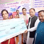 मुख्यमंत्री विष्णुदेव साय ने किया विभागीय स्टालों का अवलोकन, अवलोकन के दौरान हितग्राहियों को सामग्री एवं ऋण राशि चेक का वितरण मुख्यमंत्री विष्णुदेव साय ने किया विभागीय स्टालों का अवलोकन, अवलोकन के दौरान हितग्राहियों को सामग्री एवं ऋण राशि चेक का वितरण