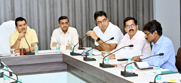 शासन की योजनाओं को समाज के अंतिम व्यक्ति तक पहुंचाने में जनसंपर्क विभाग के अधिकारियों की भूमिका महत्वपूर्ण : पी. दयानंद जनसंपर्क विभाग
