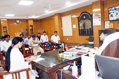 सोशल मीडिया पर जिला एवं पुलिस प्रशासन की पैनी नजर