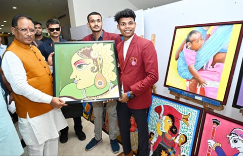 मुख्यमंत्री विष्णु देव साय ने किया प्रथम छत्तीसगढ़ हरित शिखर सम्मेलन का शुभारंभ, पारंपरिक हर्बल उत्पादों और लोक कला का किया अवलोकन