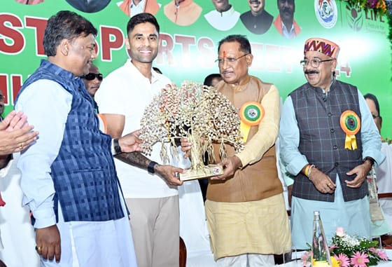 भारतीय T20 क्रिकेट टीम के कप्तान सूर्य कुमार यादव का मुख्यमंत्री ने किया सम्मान