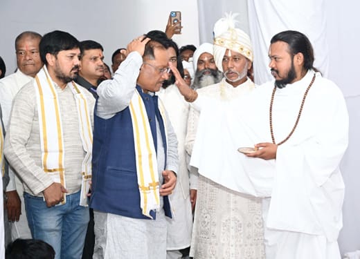 मुख्यमंत्री विष्णु देव साय ने भण्डारपुरी धाम में गुरुगद्दी आसन के दर्शन कर प्रदेश की खुशहाली की कामना की मुख्यमंत्री विष्णु देव साय ने भण्डारपुरी धाम में गुरुगद्दी आसन के दर्शन कर प्रदेश की खुशहाली की कामना की