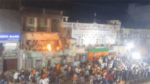 भाजपा की स्वागत रैली के दौरान पटाखा फोड़ने से बारदाना गोदाम में लगी आग chunaw reali bilapur 1
