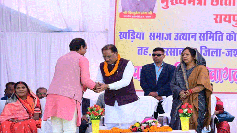 मुख्यमंत्री विष्णुदेव साय खड़िया समाज के 15वें सामाजिक वार्षिक उत्सव सम्मेलन में शामिल हुए