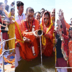 मुख्यमंत्री विष्णु देव साय ने त्रिवेणी संगम में किया पुण्य स्नान, प्रदेशवासियों की सुख-समृद्धि की कामना की