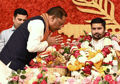 मुख्यमंत्री साय ने श्रीमद्भागवत कथा में किया श्रीकृष्ण-सुदामा प्रसंग का श्रवण, छत्तीसगढ़ की समृद्धि और खुशहाली की कामना की