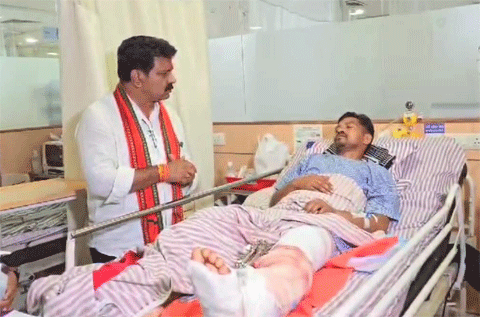 डिप्टी सीएम शर्मा ने नक्सलियों से मुठभेड़ में घायल जवानों से की मुलाकात