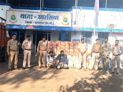 अवैध शराब की तस्करी करते दो तस्करों को गिरफ्तार, 94 लाख की अवैध शराब जब्त