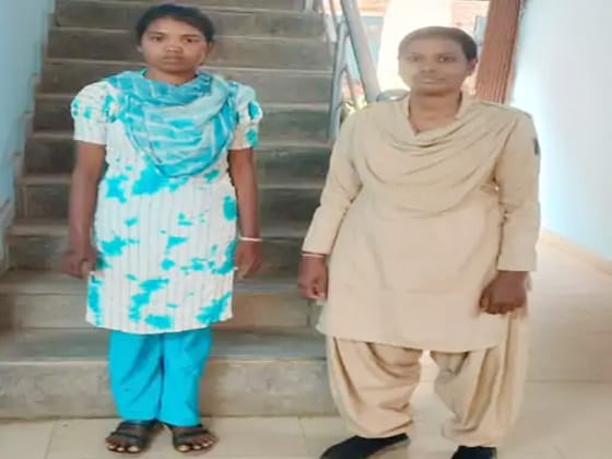 लव-ट्रायंगल में 16 साल के लड़के का मर्डर, चार आरोपी गिरफ्तार लव-ट्रायंगल में 16 साल के लड़के का मर्डर, चार आरोपी गिरफ्तार