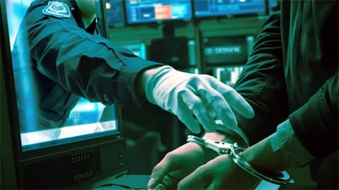 86 वर्षीय बुजुर्ग महिला से CBI अधिकारी” बनकर ठग लिए 20 करोड़