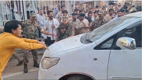 भूपेश बघेल के समर्थकों ने विरोध प्रदर्शन करते हुए ईडी की टीम पर हमला, FIR दर्ज करा सकती है जांच एजेंसी भूपेश बघेल के समर्थकों ने विरोध प्रदर्शन करते हुए ईडी की टीम पर हमला, FIR दर्ज करा सकती है जांच एजेंसी