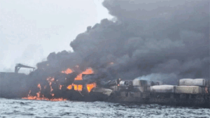 उत्तरी सागर में दो जहाजों की टक्कर, तेल टैंकर और कार्गो शिप के टकराने से लगी भीषण आग, 23 लोगों की मौत jahaj1