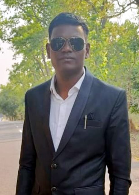 ट्रैफिक पुलिस जवान की पेड़ से लटकी हुई मिली लाश