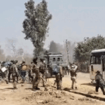 मणिपुर में फ्री ट्रैफिक मूवमेंट के पहले दिन हिंसा:1 की मौत, 25 घायल; कुकी समुदाय के लोगों ने बसें रोकीं, सुरक्षाबलों ने आंसू गैस छोड़ी