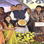 वृहद महतारी वंदन सम्मेलन : सीएम साय ने कहा –महिला सशक्तिकरण के प्रति हमारी सरकार पूरी तरह प्रतिबद्ध: समाज की प्रगति के लिए महिलाओं का सशक्तिकरण आवश्यक वृहद महतारी वंदन सम्मेलन : सीएम साय ने कहा –महिला सशक्तिकरण के प्रति हमारी सरकार पूरी तरह प्रतिबद्ध: समाज की प्रगति के लिए महिलाओं का सशक्तिकरण आवश्यक