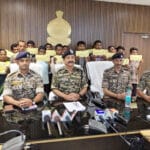 22 सक्रिय नक्सलियों ने किया आत्मसमर्पण 22 सक्रिय नक्सलियों ने किया आत्मसमर्पण