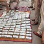 इनोवा कार से 4 करोड़ 52 लाख रुपए जब्त इनोवा कार से 4 करोड़ 52 लाख रुपए जब्त