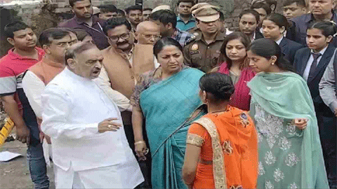 दिल्ली के आनंद विहार इलाके में लगी भीषण आग में मृतकों के परिवारों को 10-10 लाख रुपये का मुआवजे दिल्ली के आनंद विहार इलाके में लगी भीषण आग में मृतकों के परिवारों को 10-10 लाख रुपये का मुआवजे