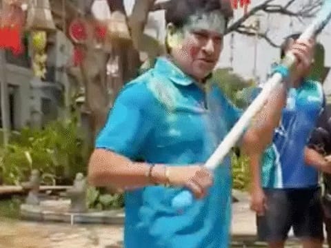 और जब रायपुर में पिचकारी लेकर युवराज के कमरे में घुसे सचिन और जब रायपुर में पिचकारी लेकर युवराज के कमरे में घुसे सचिन