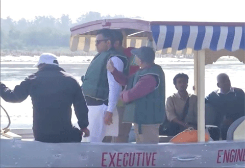 दिल्ली में यमुना सफाई का काम कैसा चल रहा? निरीक्षण करने पहुंचे प्रवेश वर्मा