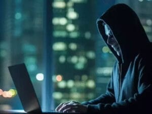 शातिर ठग ने 3 लाख भेजकर स्वास्थ्यकर्मी से 33 लाख ठगे fraud