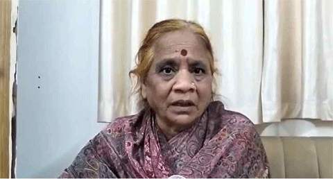 बुजुर्ग महिला को नशीला पानी पिलाकर सोने के कंगन और 6000 रुपये नगद लूटकर फरार