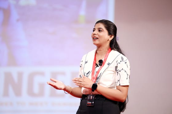 “एडवेंजर”: भावना डेहरिया ने TEDx मंच से दिया नया शब्द, जहाँ रोमांच के साथ खतरा मौजूद हो