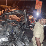 नेशनल हाईवे के किनारे खड़ी हाइवा से जा टकराई तेज रफ़्तार कार: बैंक मैनेजर के माता-पिता और ड्राइवर समेत 3 की मौके पर हुई मौत, 3 की हालत गंभीर