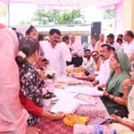 कैबिनेट मंत्री श्रीमती लक्ष्मी राजवाड़े की जन चौपाल : योजनाओं की जानकारी, समस्याओं का समाधान और अधिकारियों को फटकार…