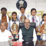राज्यपाल रमेन डेका से 10वीं एवं 12वीं बोर्ड परीक्षाओं के प्रावीण्य सूची में स्थान बनाने वाले विद्यार्थियों ने की मुलाकात