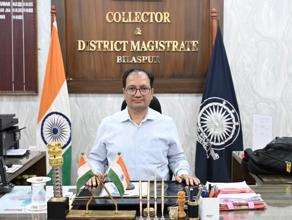 कलेक्टर ने दगौरी – बिल्हा के बीच प्रस्तावित रेल फ्लाई ओवर के मद्देनजर आधा दर्जन गांवों मे भूमि की खरीदी बिक्री पर लगाई रोक