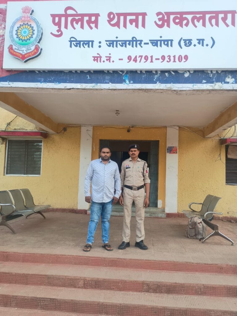 रास्ता रोककर लूट करने वाले 01 फरार आरोपी एवं 01 विधि से संघर्षरत बालक को किया गिरफ्तार