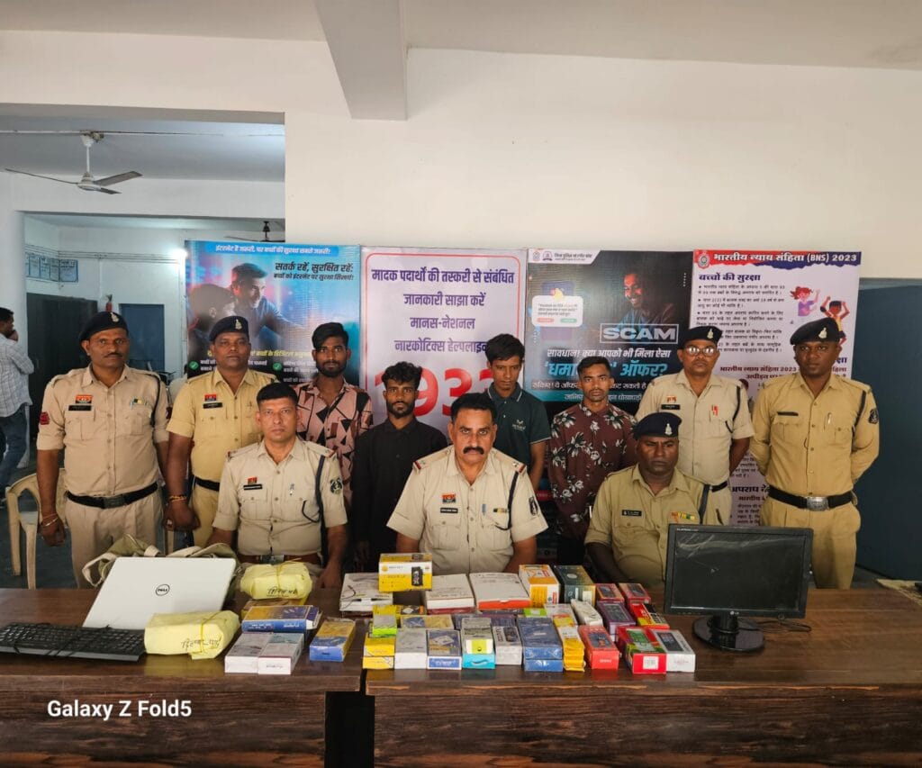 रजा मोबाइल शॉप में में चोरी करने वाले चोर गिरोह को पकड़ने में मिली सफलता, साइबर टीम एवं थाना चांपा पुलिस की संयुक्त कार्यवाही