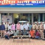 कश्यप फार्म हाउस में शहर के रसूखदार जुआ खेलते पकड़े गए. 14 जुआरी से 3 लाख नगद, 4 कार व 17 मोबाईल जब्त