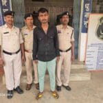 युवती के गुप्तांग को सिगरेट से दागने वाला मोस्ट वांटेड फरार आरोपी रितेश प्रताप सिंह को पकड़ने में जशपुर पुलिस को बड़ी सफलता मिली
