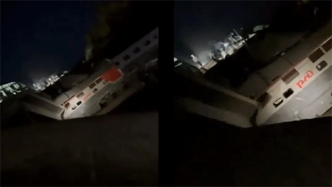 पुल के गिरने से यात्री ट्रेन के डिब्बे पटरी से उतरे, 7 की मौत और 30 गंभीर रूप से घायल