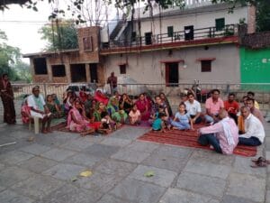 शिक्षक युक्तियुक्तकरण के खिलाफ देवरहा के ग्रामीणों ने जताया विरोध virod