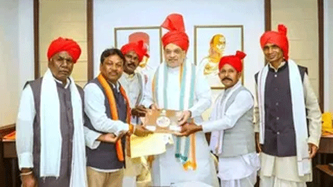 केंद्रीय गृह मंत्री अमित शाह को दिया गया औपचारिक निमंत्रण, भेंट की मां दंतेश्वरी की तस्वीर